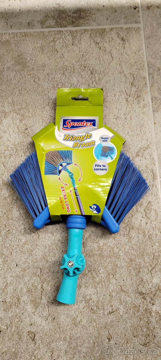 Spontex trojúhelníkový smeták pro uklid rohů