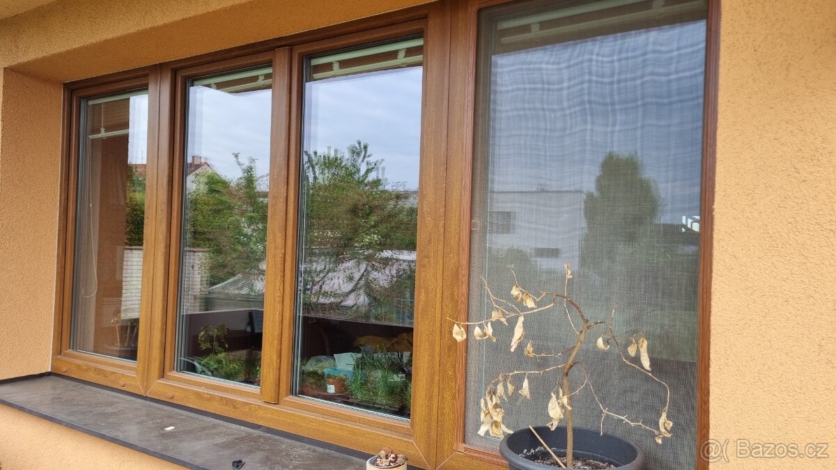 Prodam PVC okna s trojskli (Uw cca 0,8)