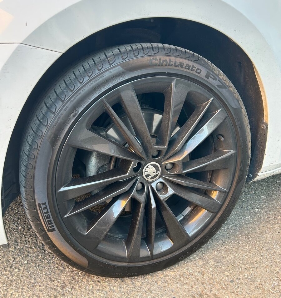ALU 19" kola (+pneu 235/40/19)