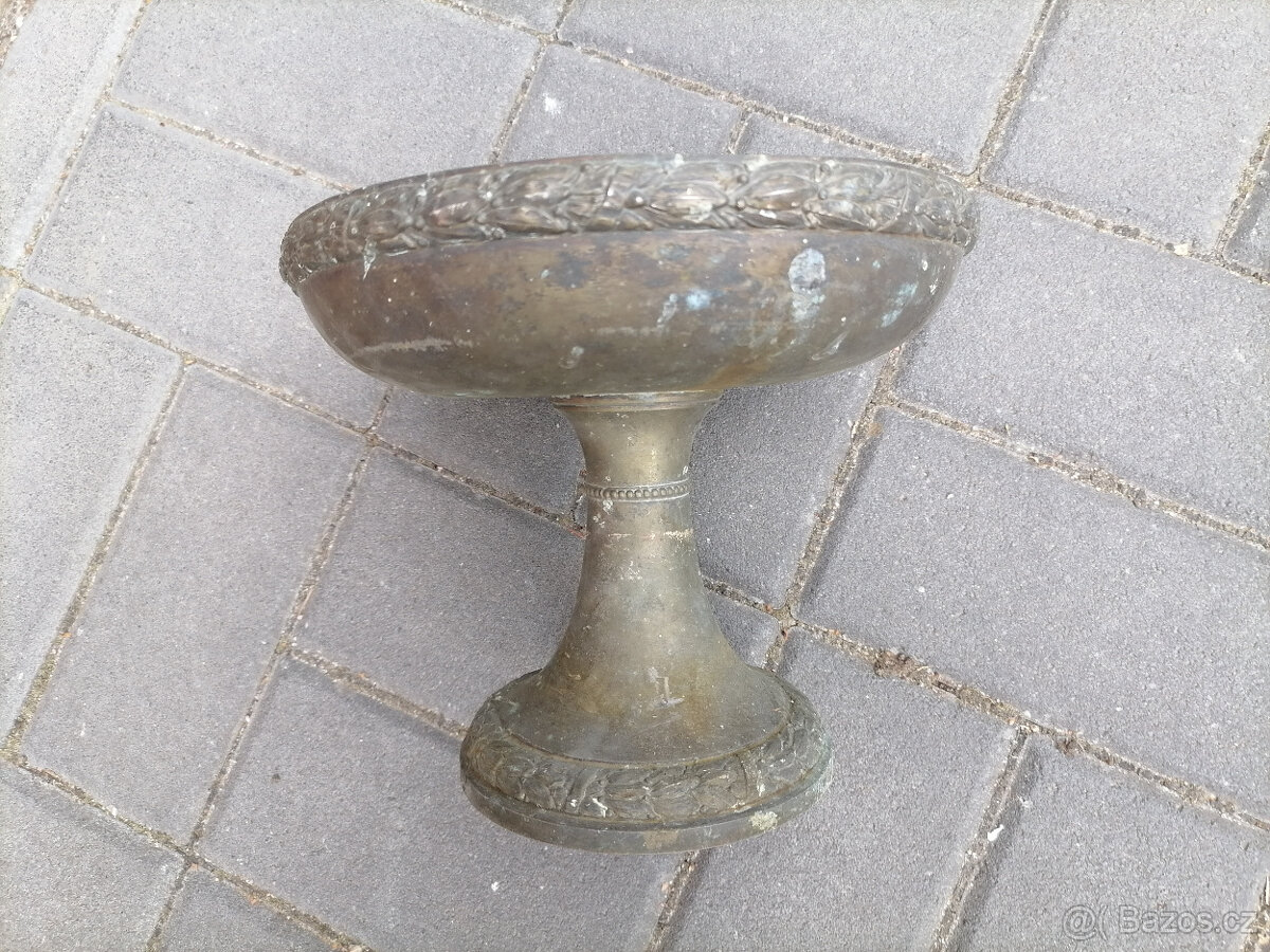 nějaký pohár trofej?