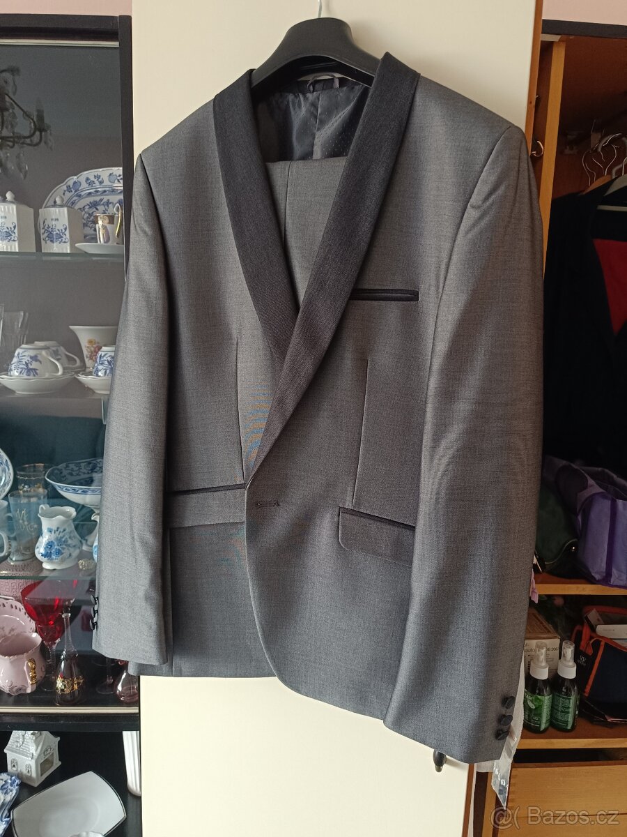 Elegantní pánský oblek z Maďarska