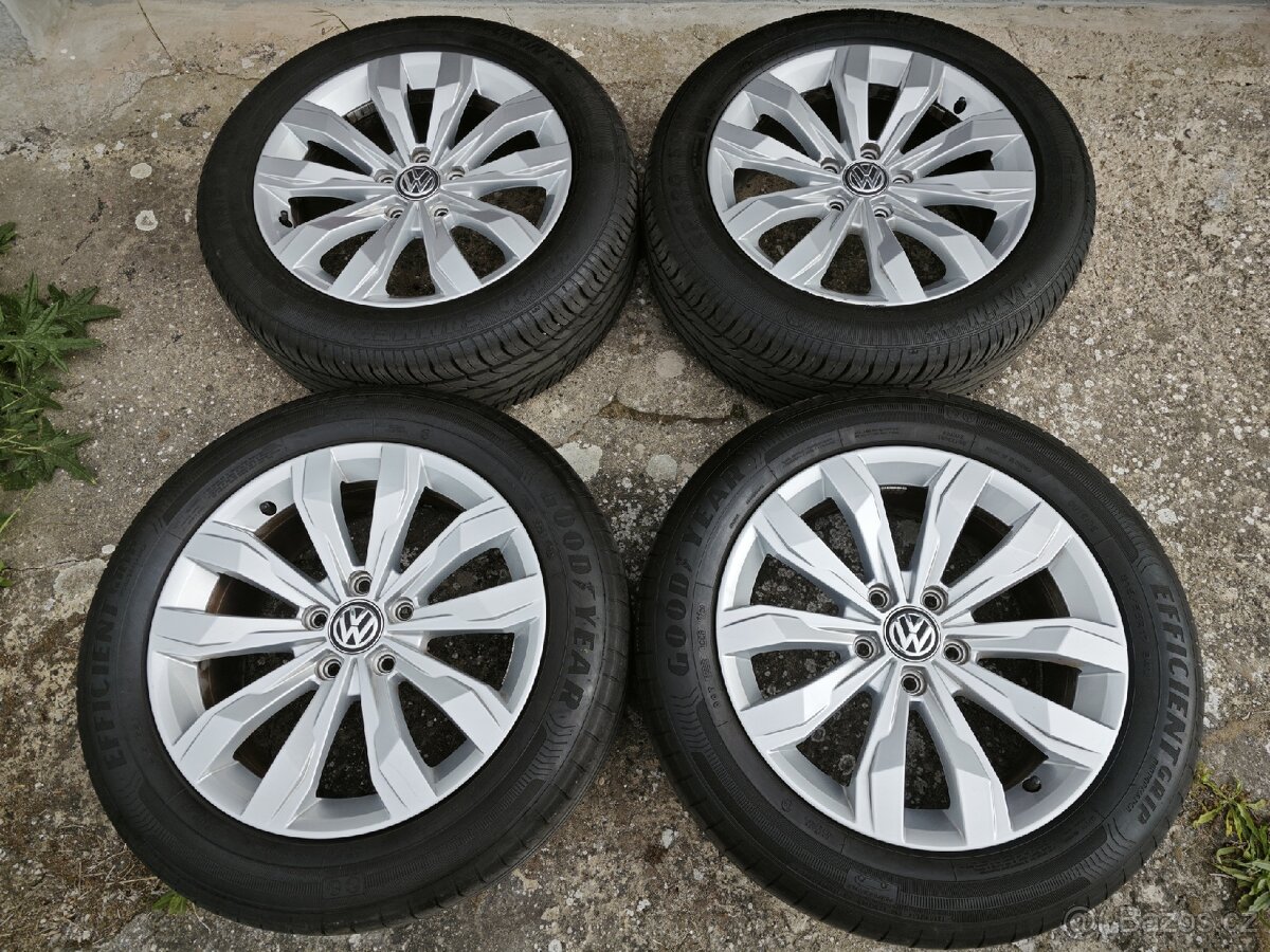 Alu VW 5/112 r17 + 215/55 r17 letní pneu Top stav