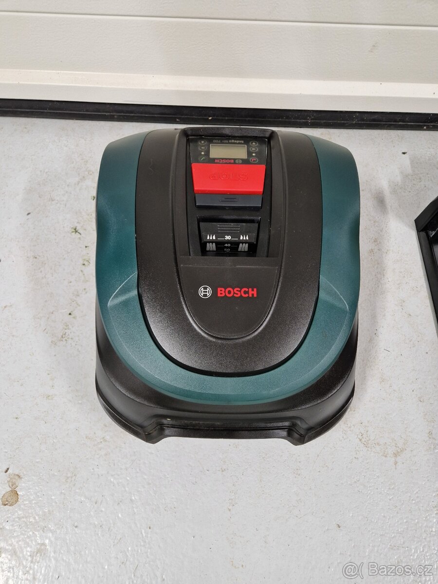 Robotická sekačka BOSCH Indego M+ 700