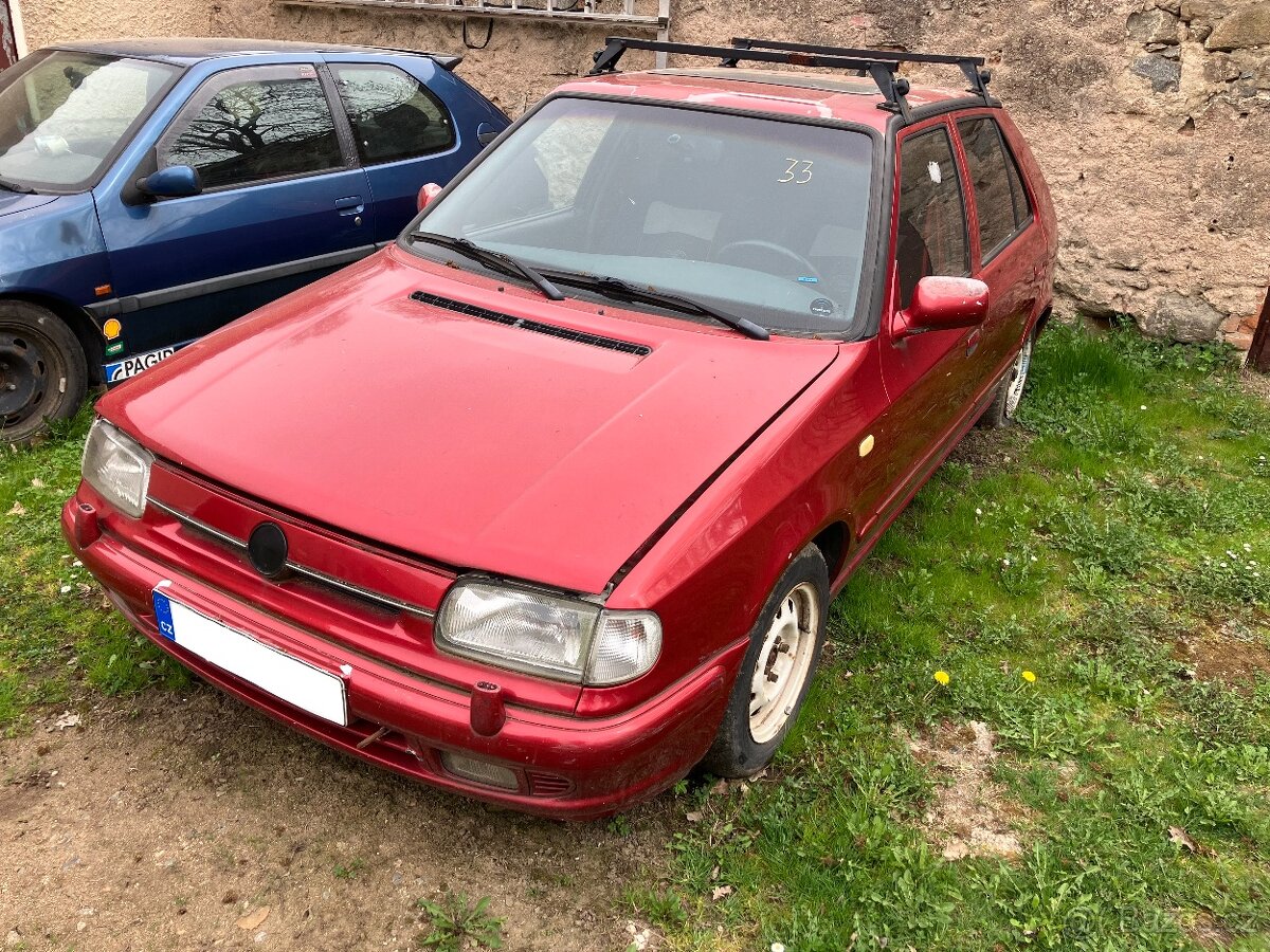 Felicia červené pásy, palubní počítač, sport volant