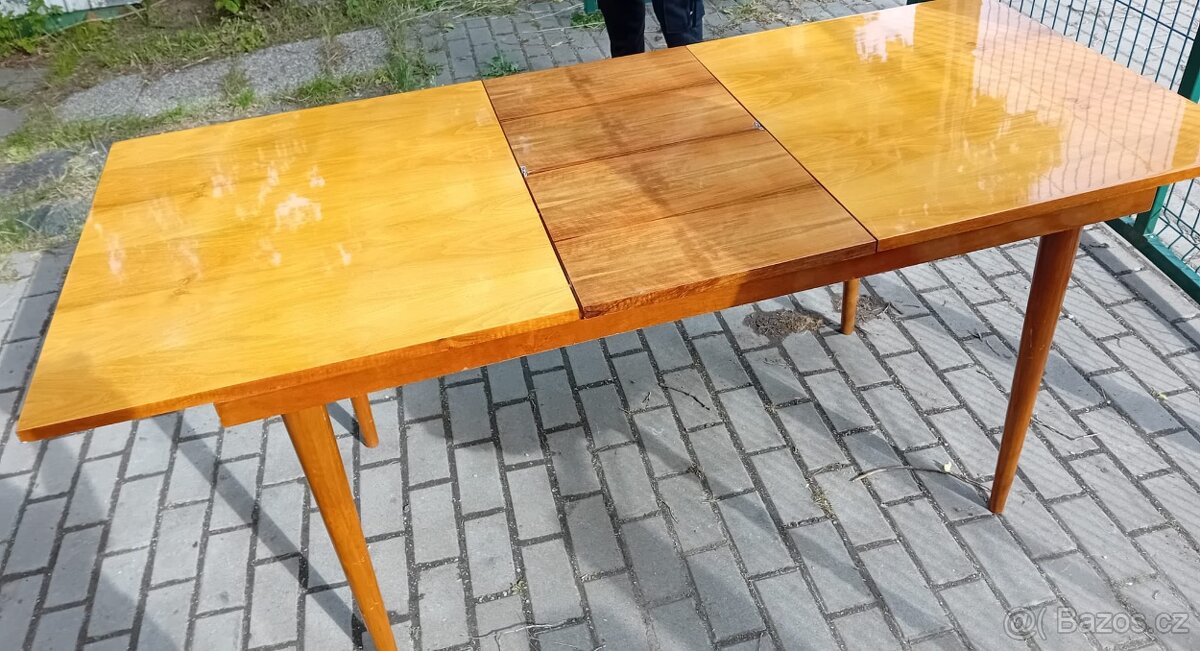 STOLY A ŽIDLE
