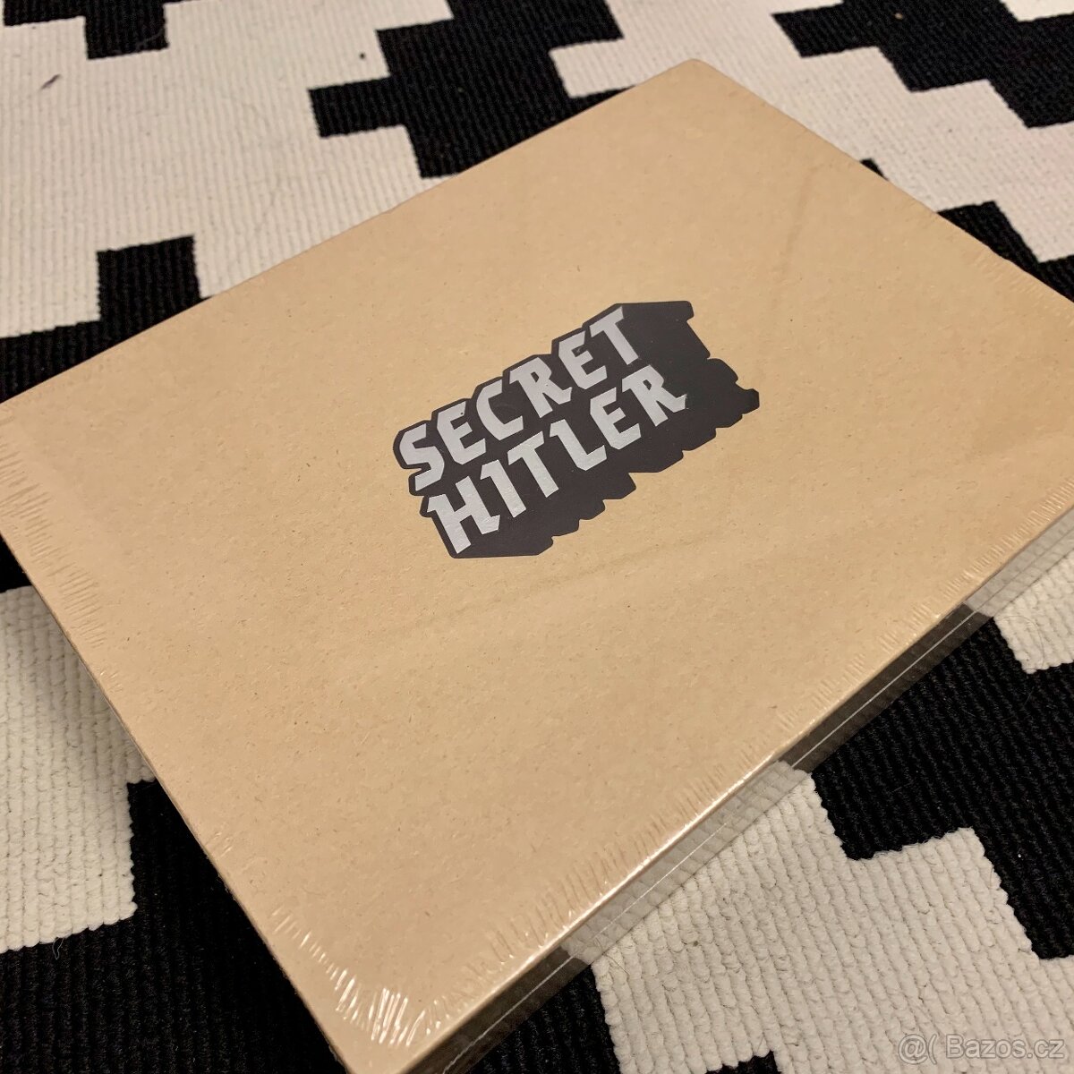 Prodám karetní společenskou hru Secret Hitler simple
