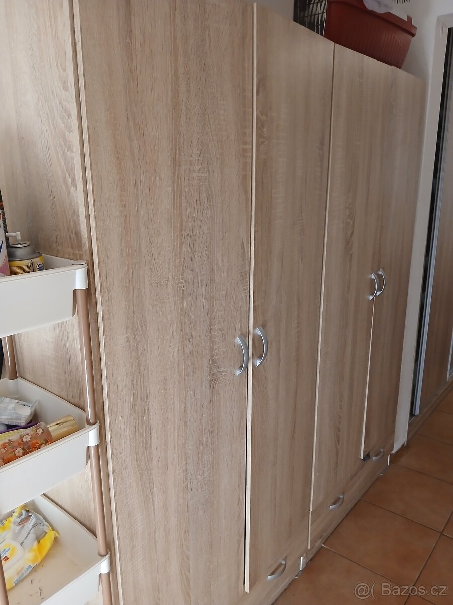 Dvě skříně