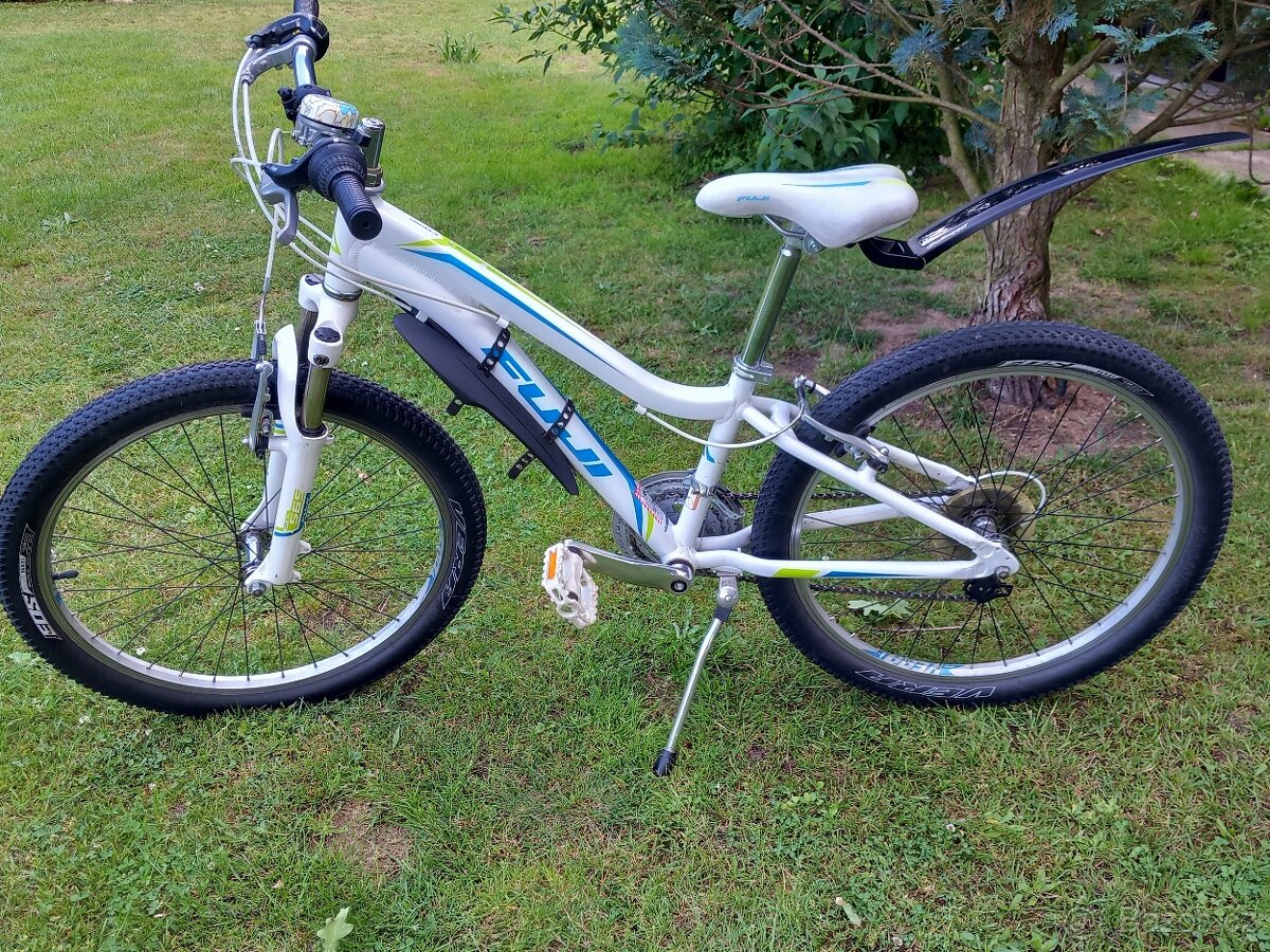 Dívčí kolo vel.24