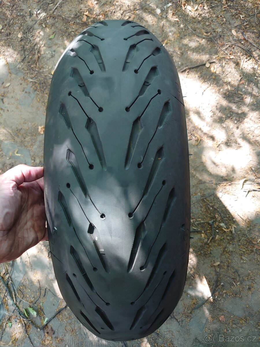 MICHELIN Road 5