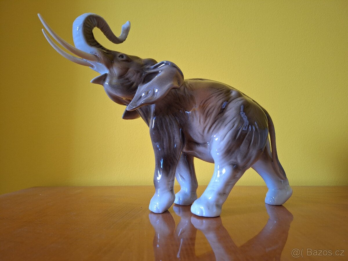Slon Maxi velká porcelánová socha