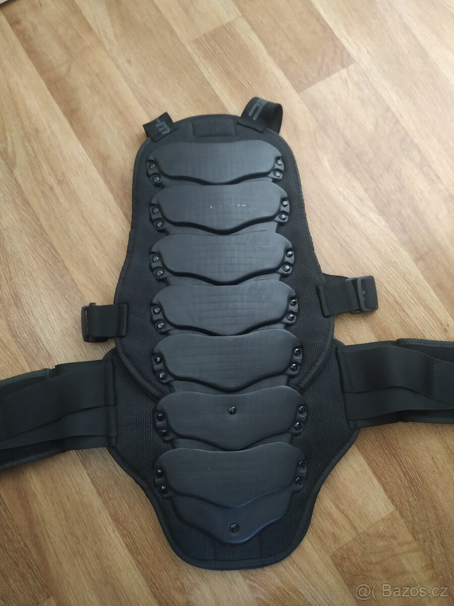 Chránič páteře moto