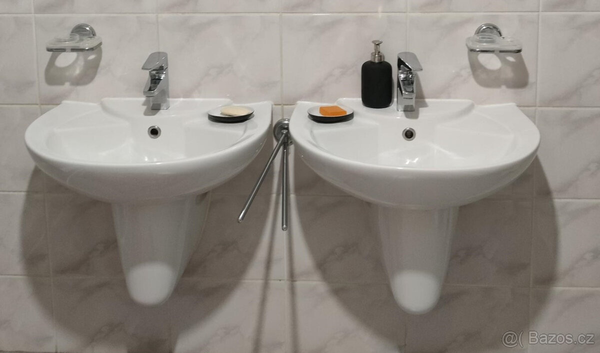 Prodám dvě umyvadla včetně špuntu klik klak