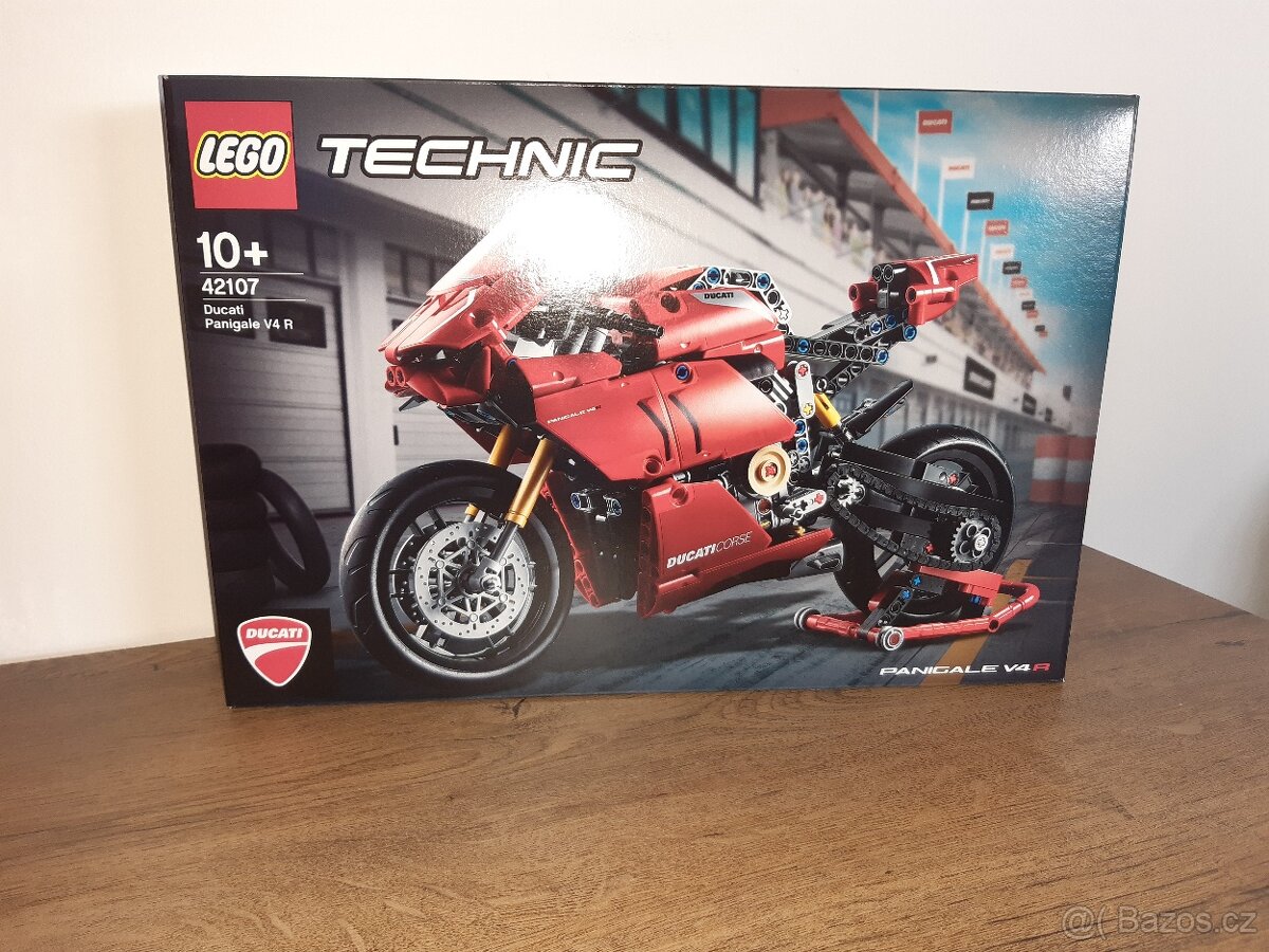 LEGO Technic 42107 Ducati Panigale V4 R