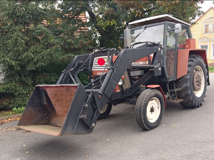 Zetor Crystal 8011 s čelním nakladačem Humpolec