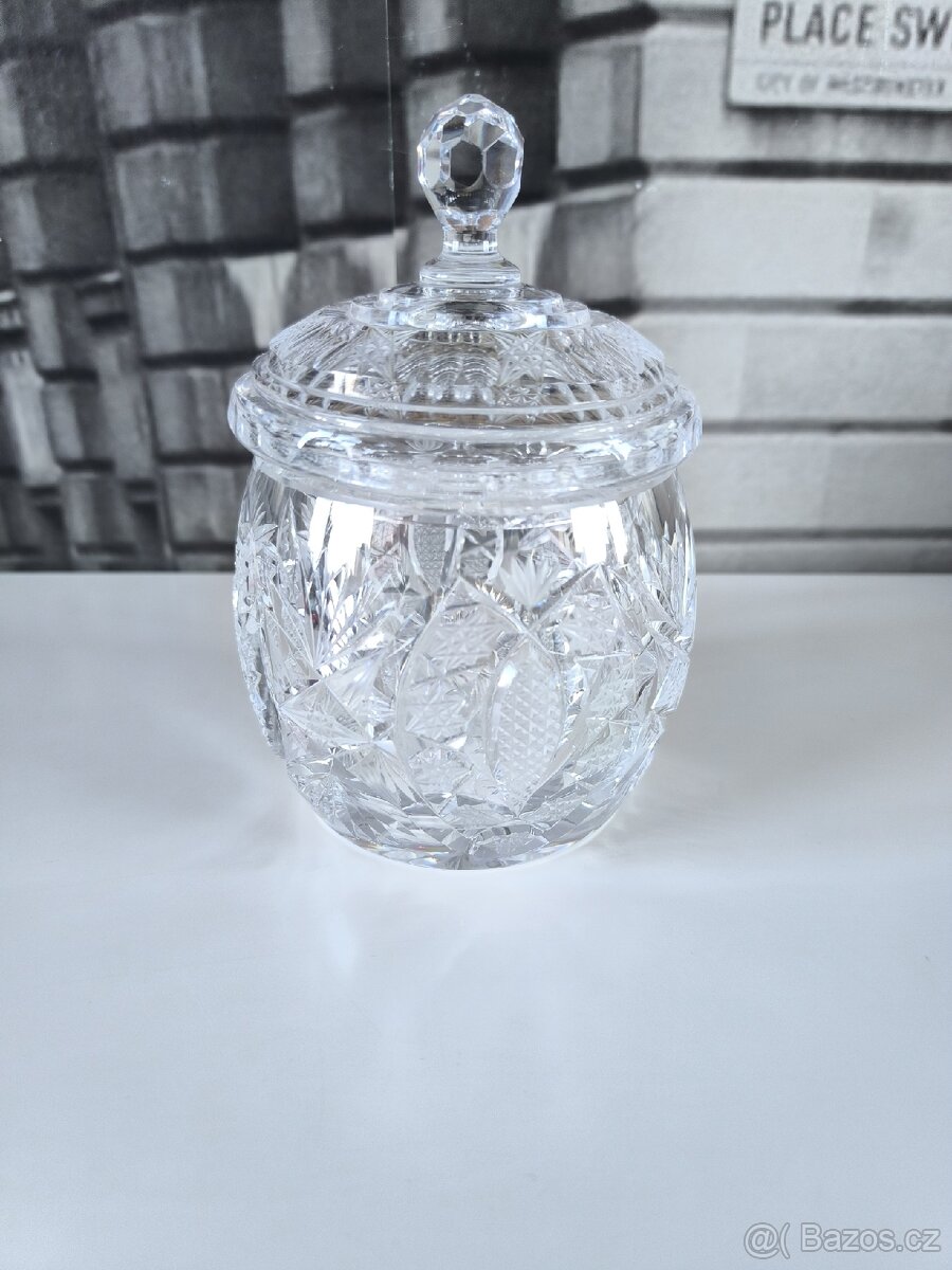 Ručně broušená křišťálová dóza - cukřenka