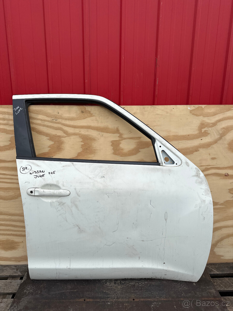 PRODÁM PRAVÉ PŘEDNÍ DVEŘE NISSAN JUKE F15