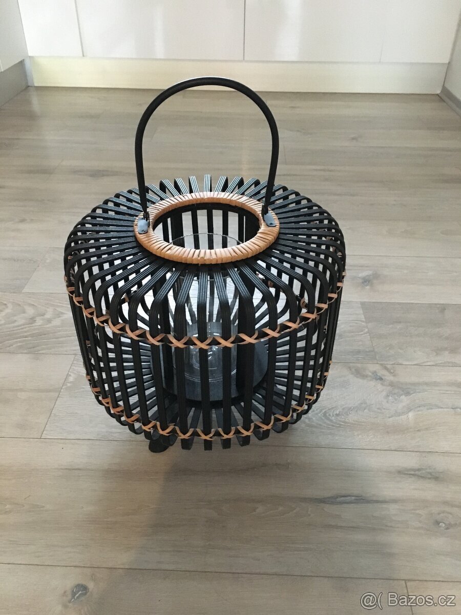 Velký svícen nebo váza