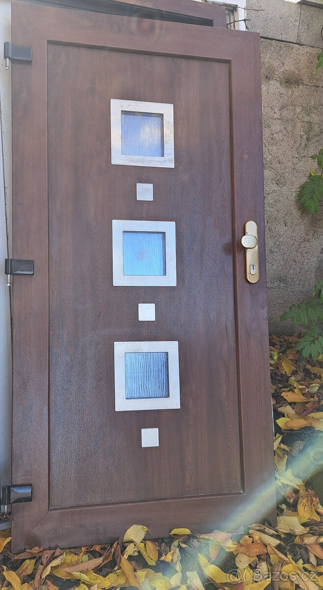 Vchodové dveře plastové š.110x200v.