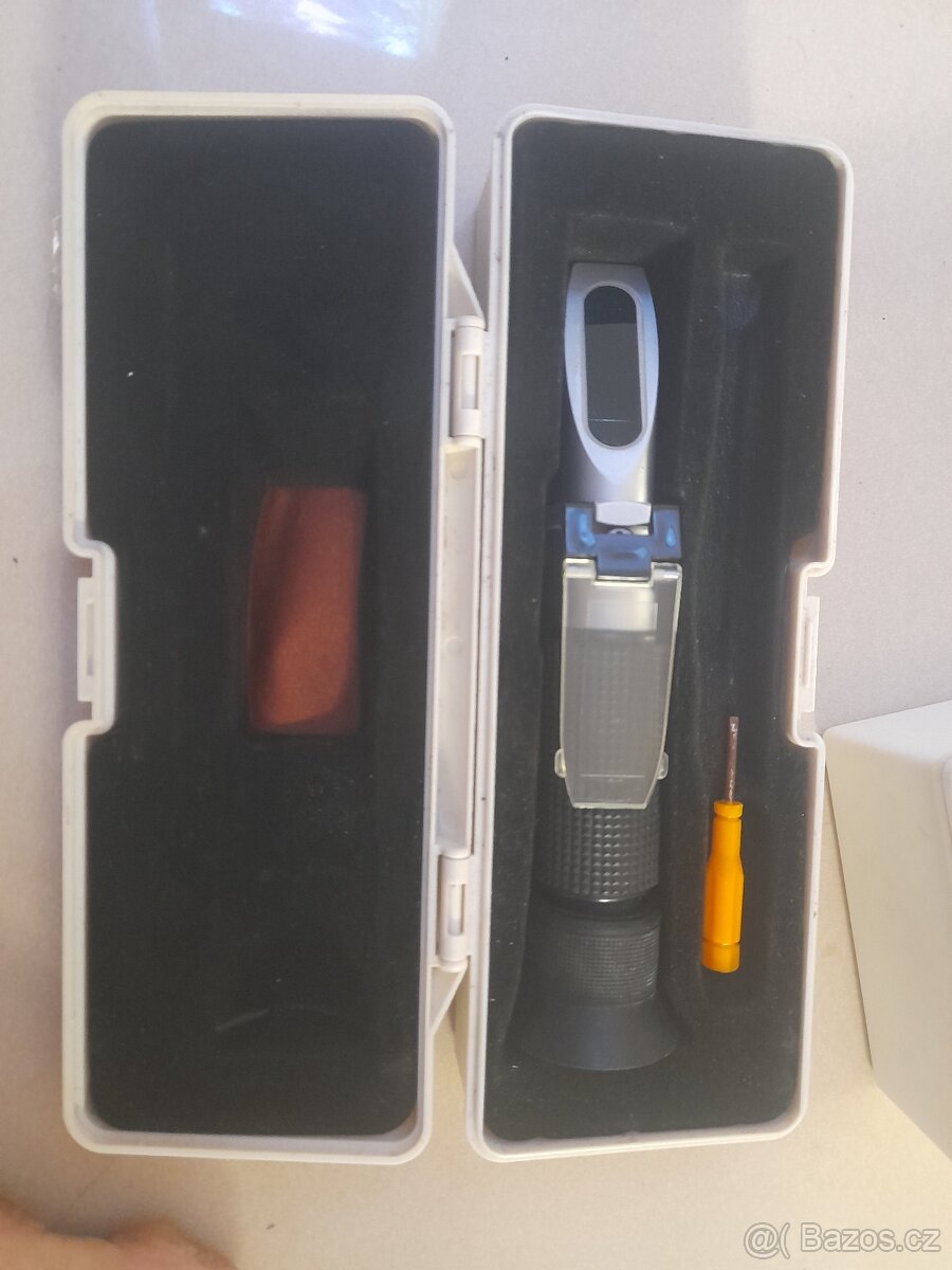 Mořské akvárium, refraktometr