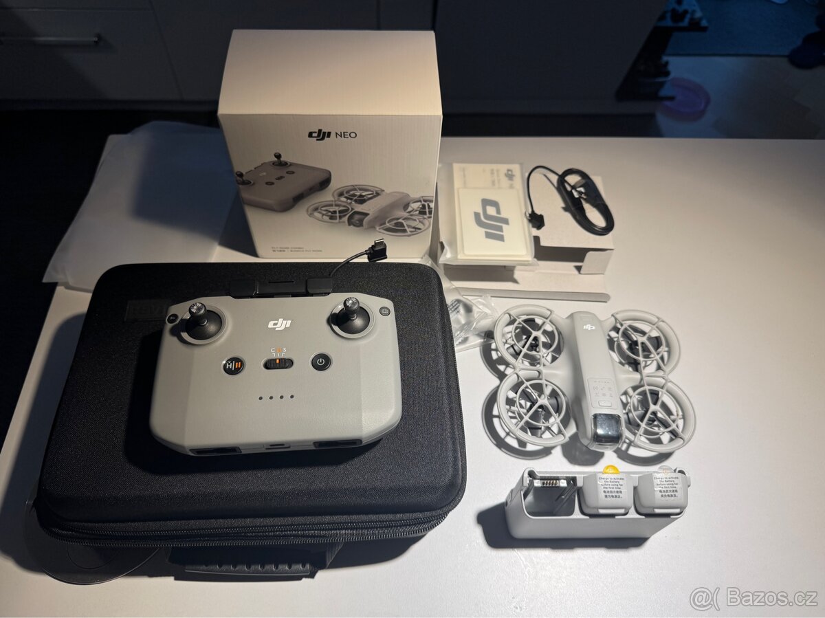 Dron DJI Neo Fly More Combo