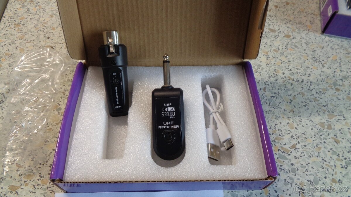 Bezdrátový vysílač a přijímač pro mikrofony