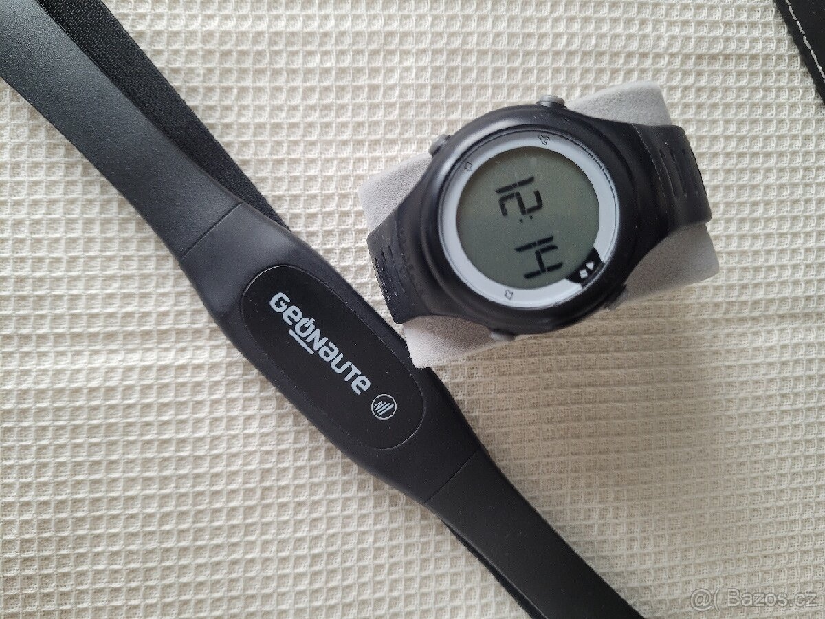 Běžecké hodinky decathlon