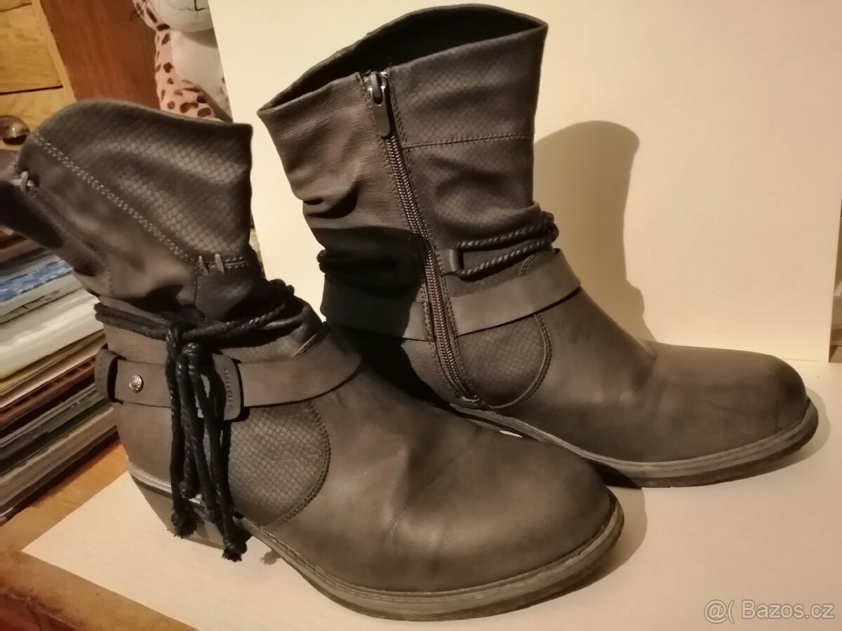 Prodám dámské boty velikost 38.