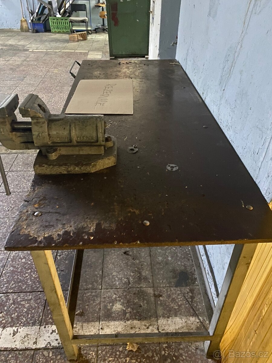 DÍLENSKÝ STŮL SE SVĚRÁKEM KASPER