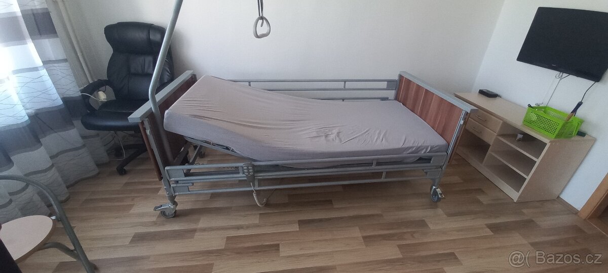 invalidní postel
