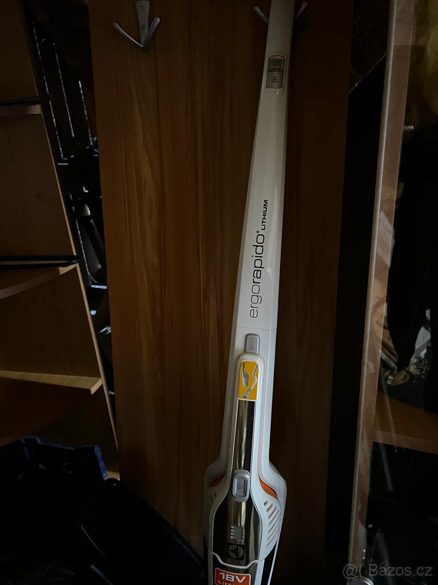 tyčový vysavač elektrolux
