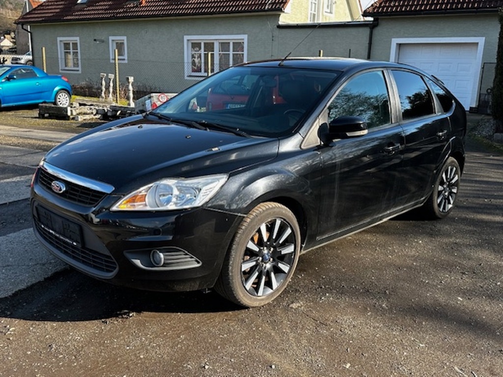 Ford Focus 1.6i 85kw,r.2009, serviska, nová STK