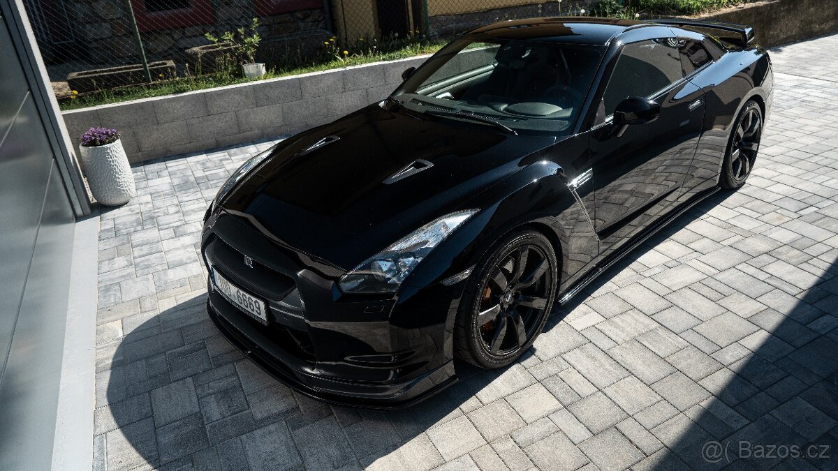 Nissan GT-R