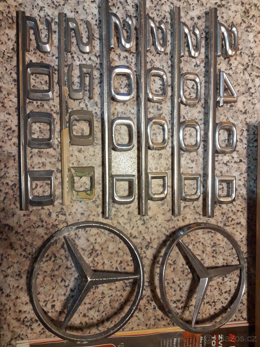 Prodám na Mercedes w123 w124 zadni kufrovou listů motoru -