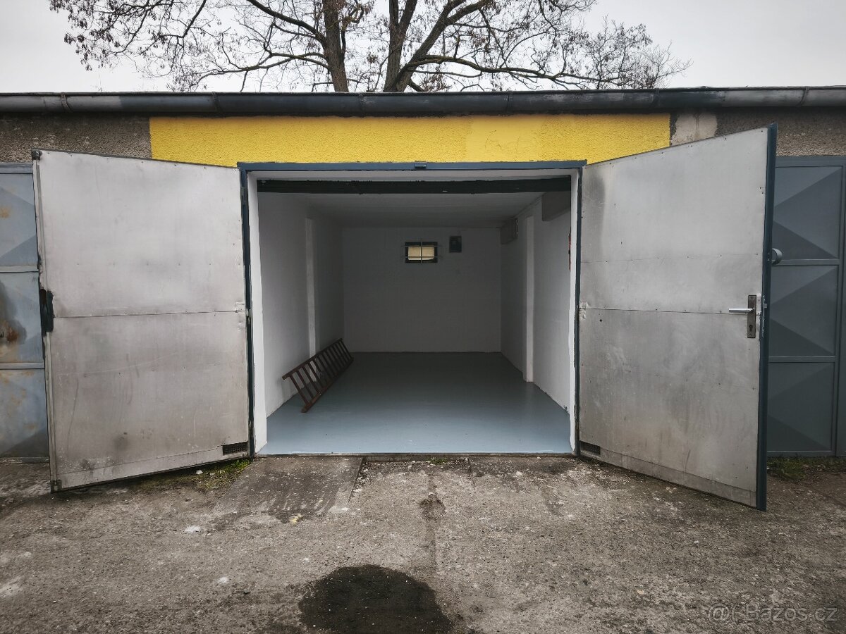 Garáž Praha Braník - 20m2 - vlastní pozemek - elektřina