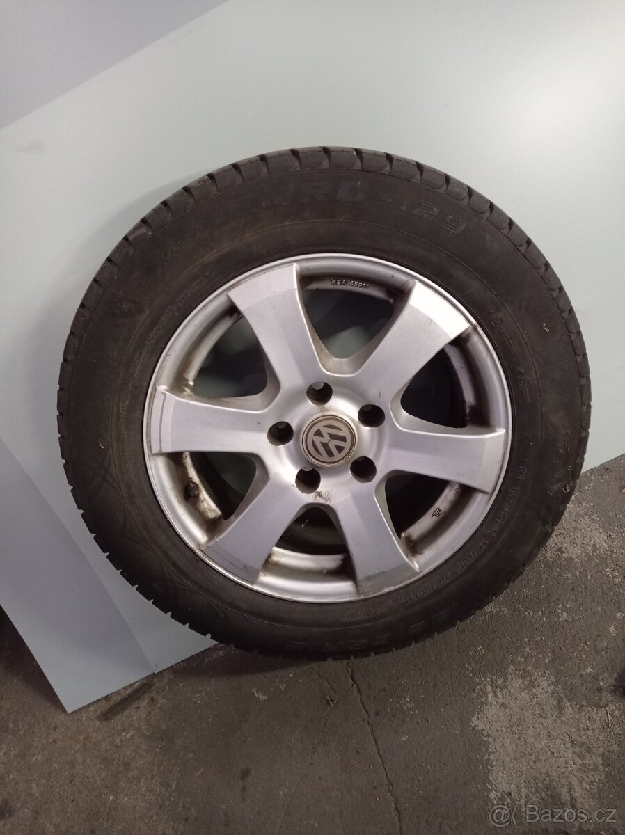 Prodám 4ks ALU kol na VW  15" na letních pneu