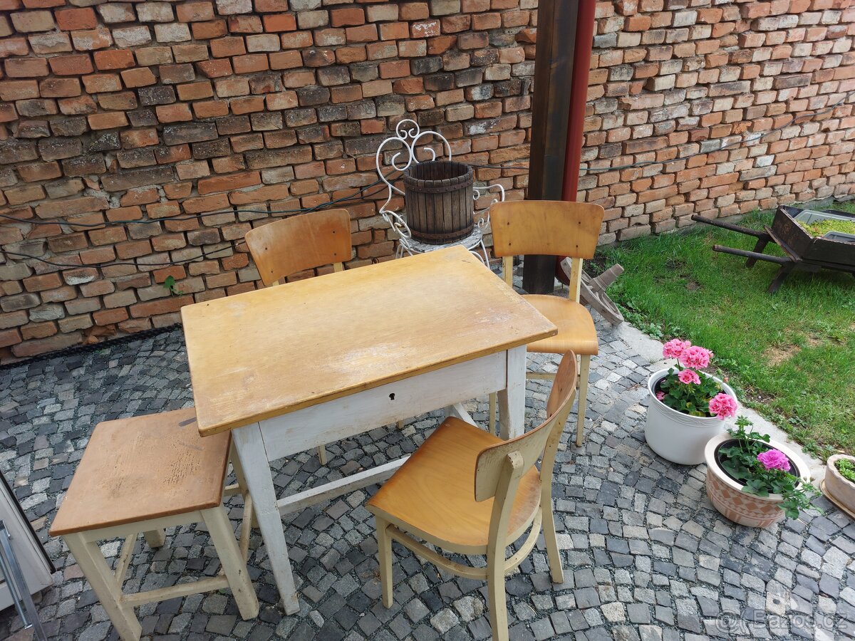 Starý nábytek