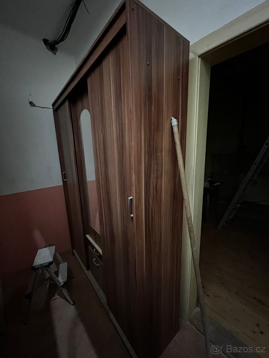 Šatní skříň