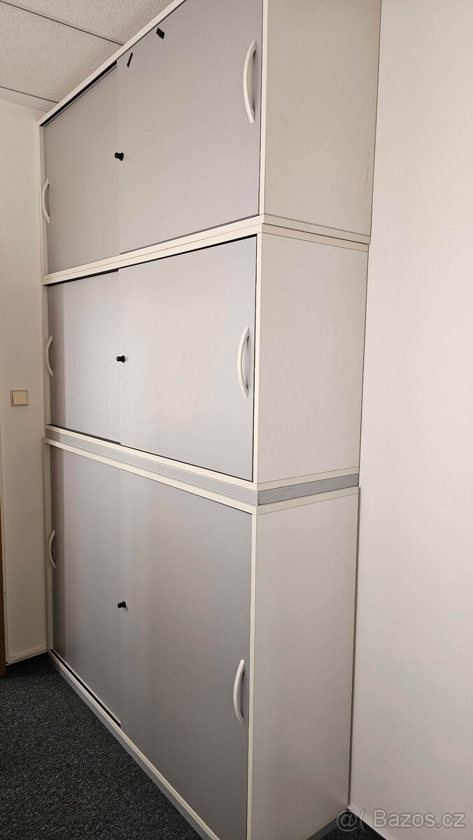 Skříně