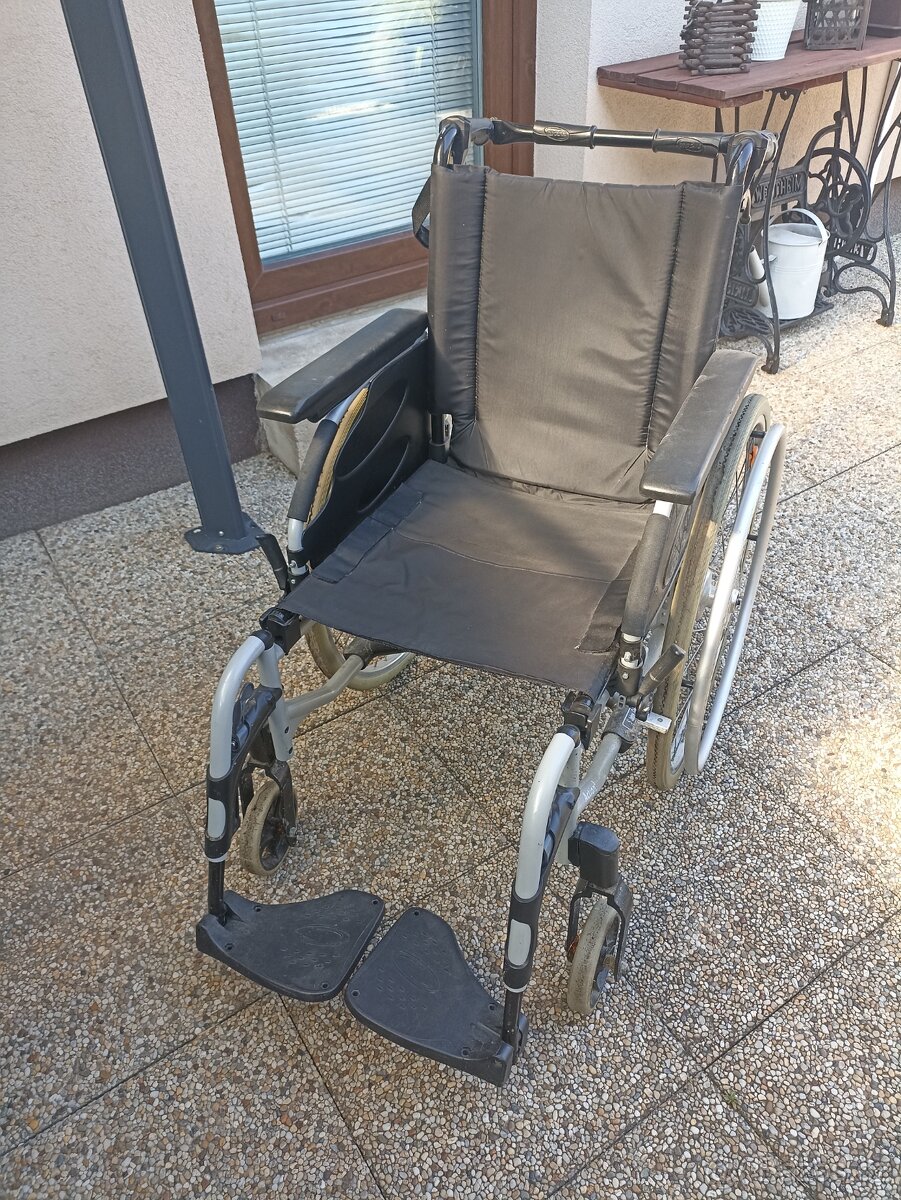 Invalidní vozík