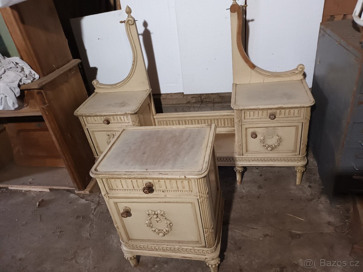 Skříňka bez zrcadla a noční stolek k renovaci