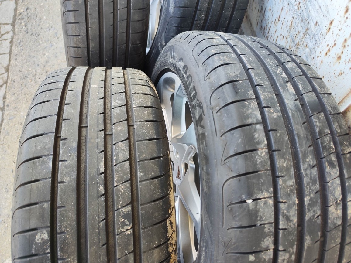 Letní pneu Goodyear EAGLE F1 245/45/18