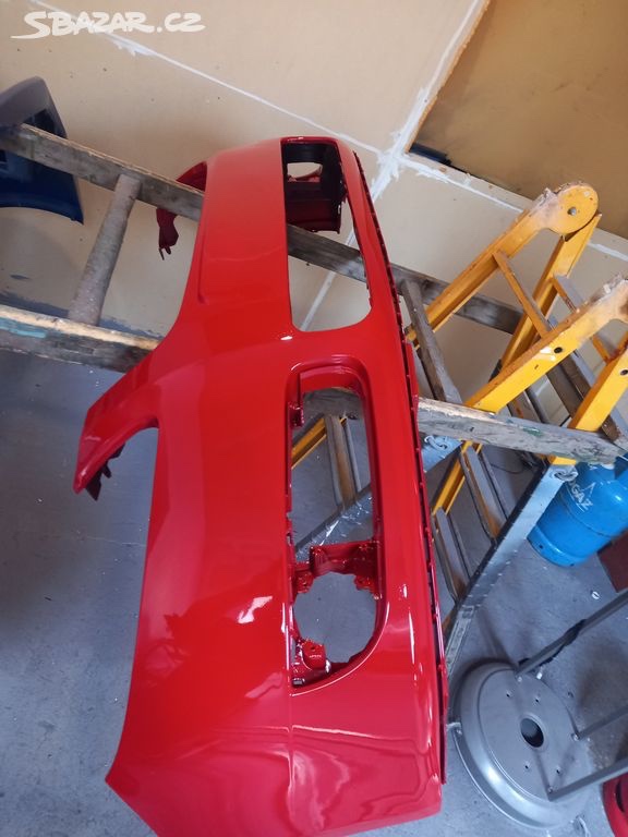 Přední nárazník Fabia 2 Roomster červený 8151