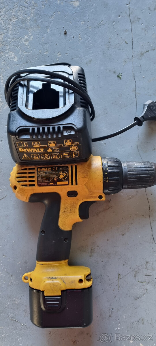 Aku vrtacka dewalt