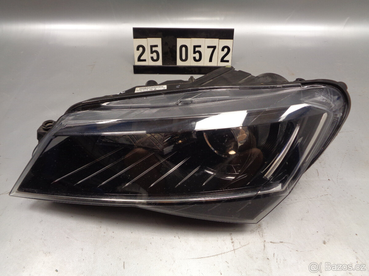 levé přední světlo xenon Škoda Superb 3 3V1 941 015 B