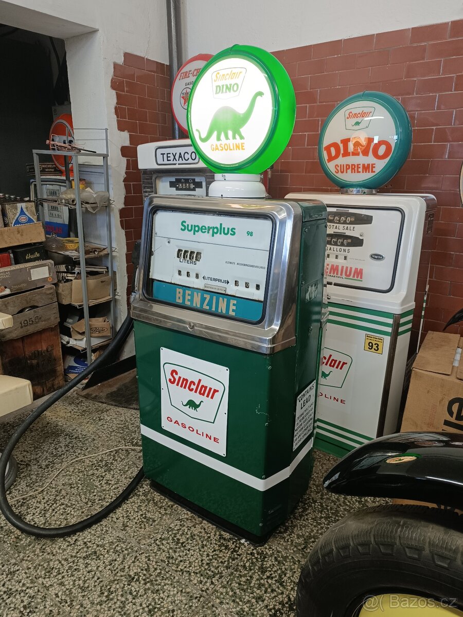 Stará benzínová americká pumpa Wayne, Sinclair, patina