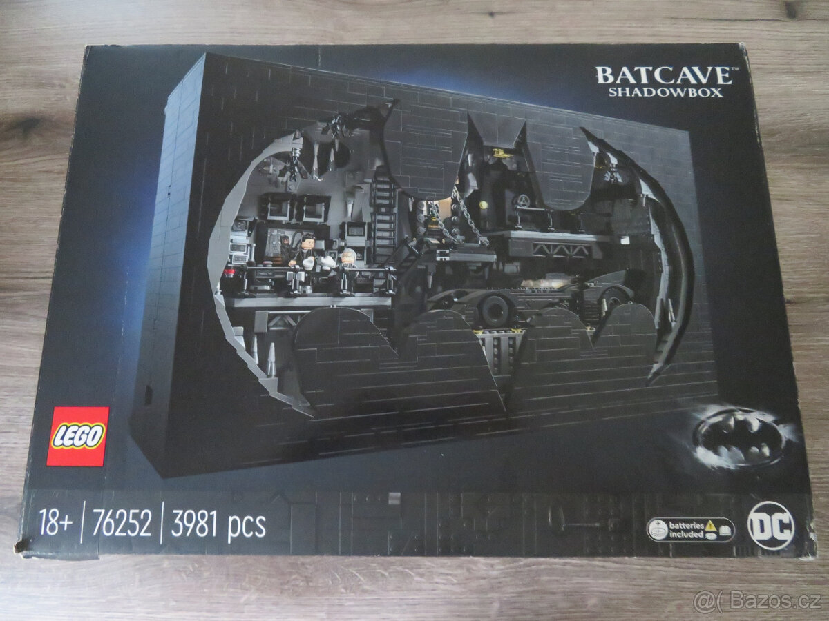 LEGO DC 76252 Batcave Shadowbox (rozložené)