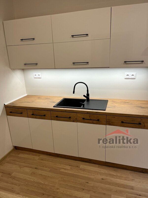 Pronájem luxusního bytu 3+1, s balkónem, 77m2, Opava, ul. Hr