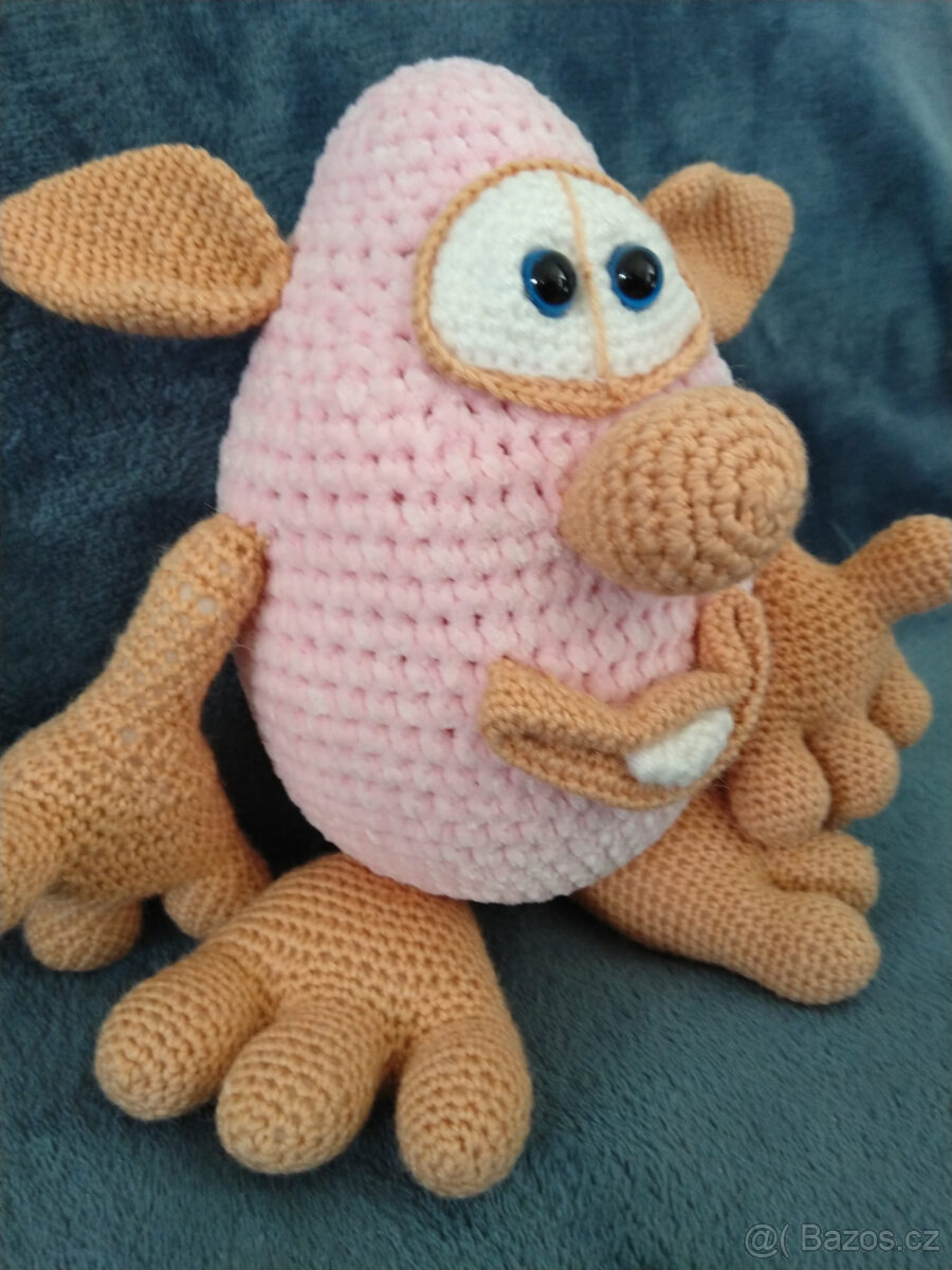 Ručně vyráběné háčkované hračky.