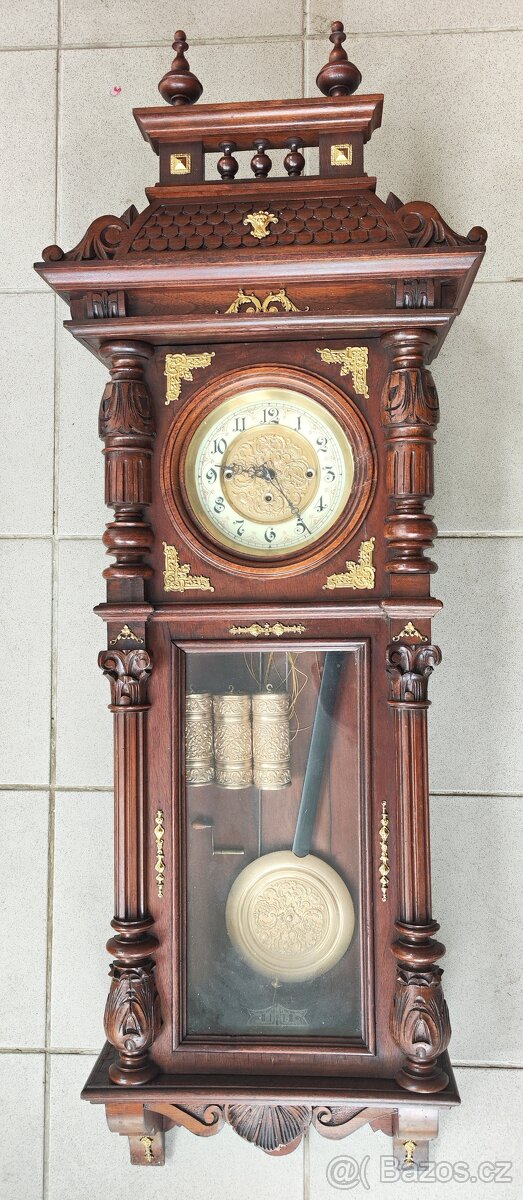 luxusní bohatě vyřezávané a zdobené třízávažové hodiny