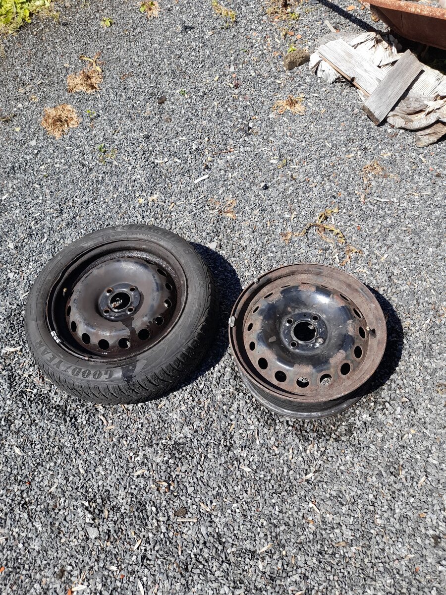 2x 15" plechové disky na Renault.